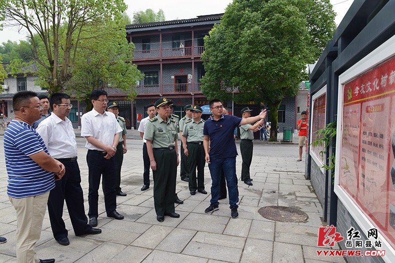 省軍區司令員黃躍進來我縣調研美麗鄉村建設