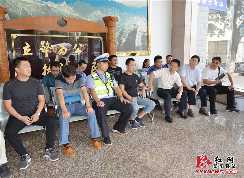 王衛兵督查車站路文明創建工作