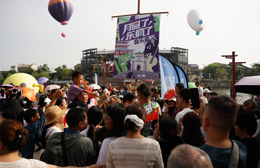 長沙望城靖港古鎮景區遊人如織。何文滔攝