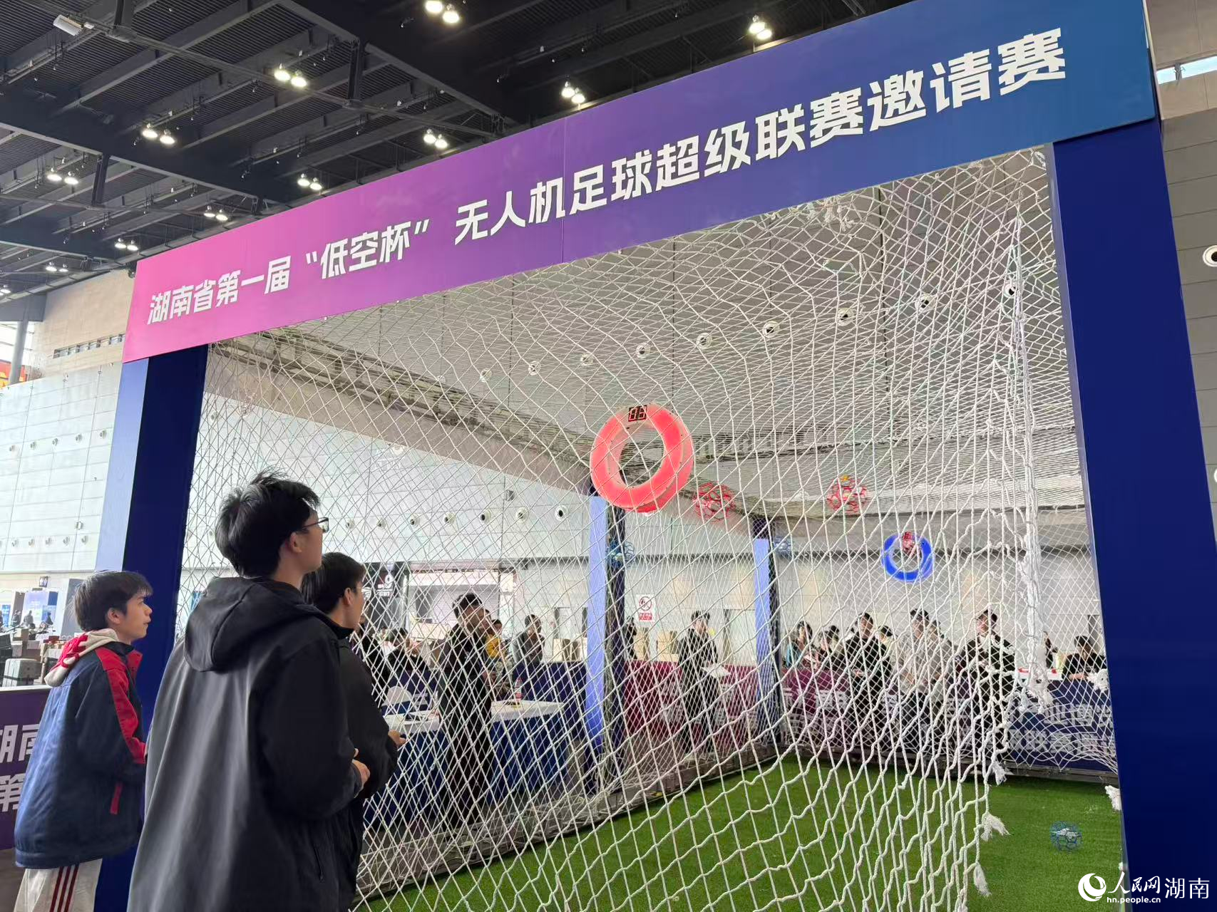 科技感滿滿的趣味體驗。人民網記者 劉汕攝